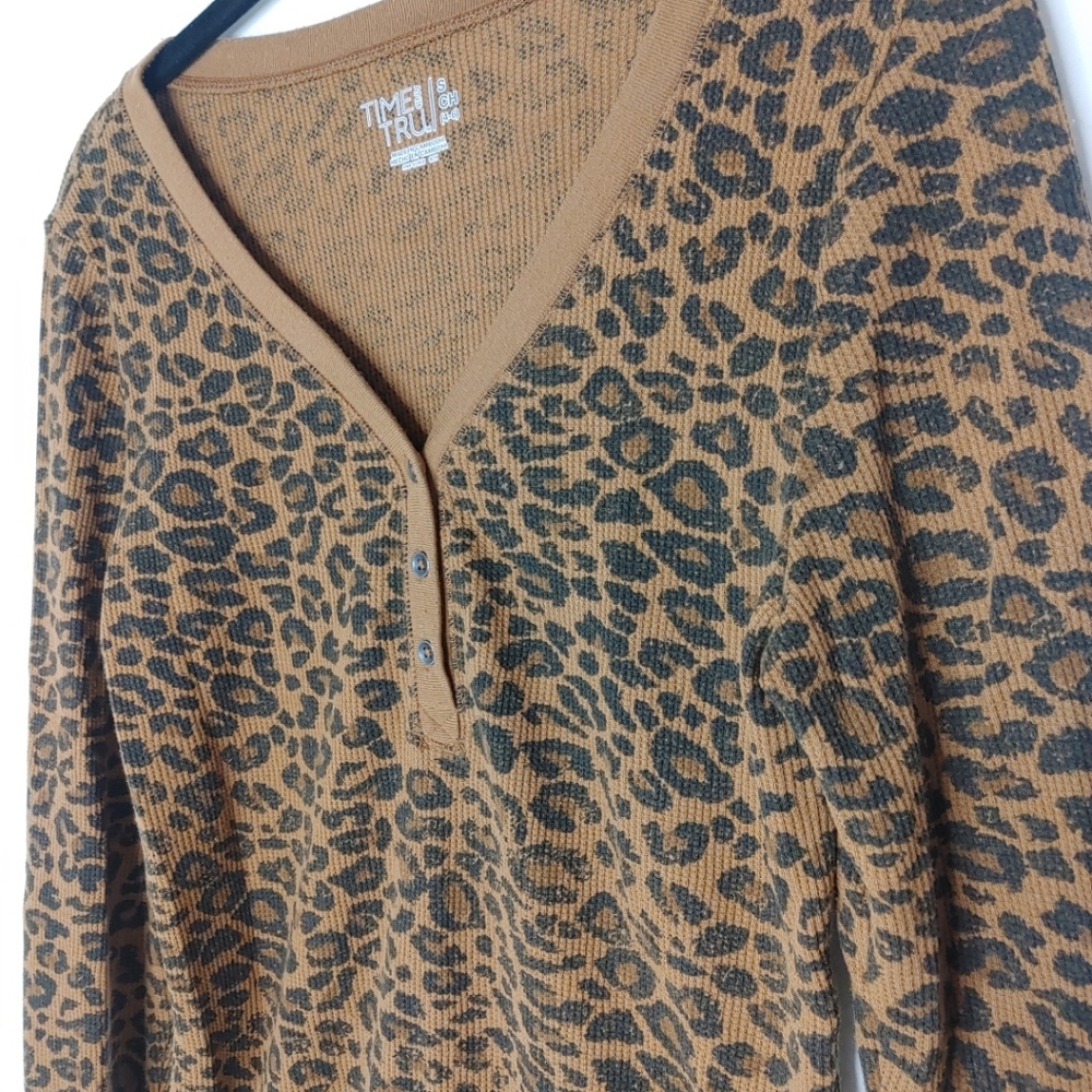 Time & Tru Women's Girls Leopard Animal print long Sleeve Top Small Waffle Knit‎ - Picture 3 of 8